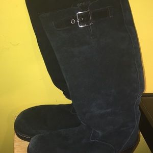 Boot dark green  and they   Material sweet